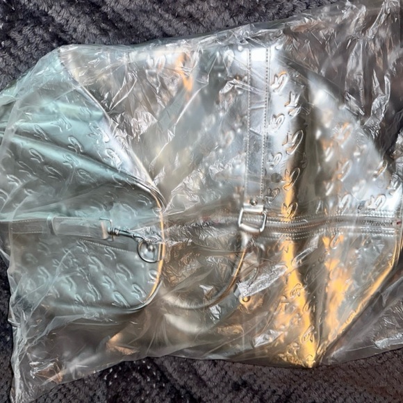 *NEW* Silver Glamaholic Duffle - Picture 3 of 3